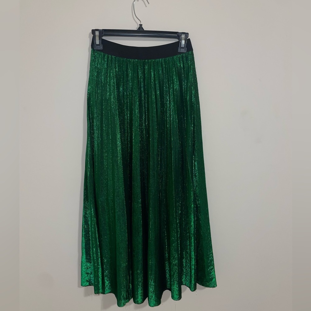 Green, metallic , pleated skirt